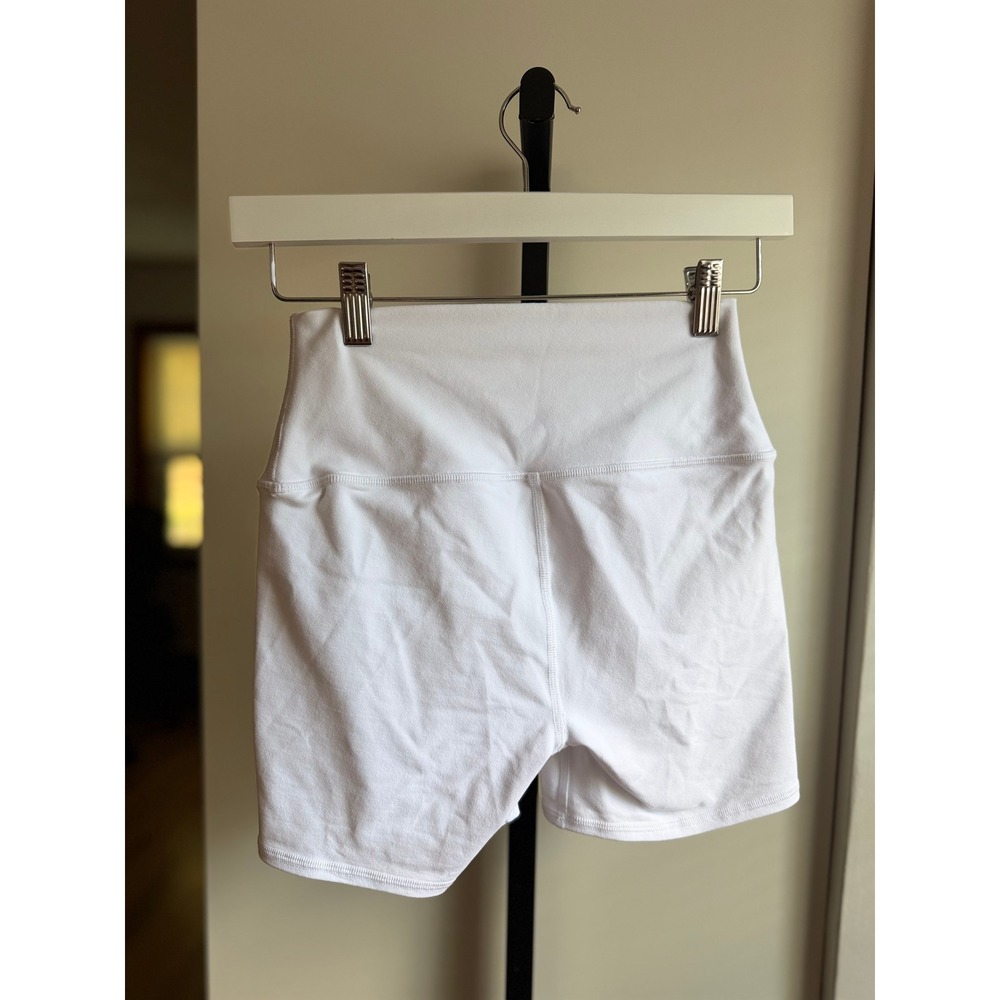 Alo Yoga 5" Airbrush High-Waist Biker Shorts – Size S - White - Picture 3 of 6